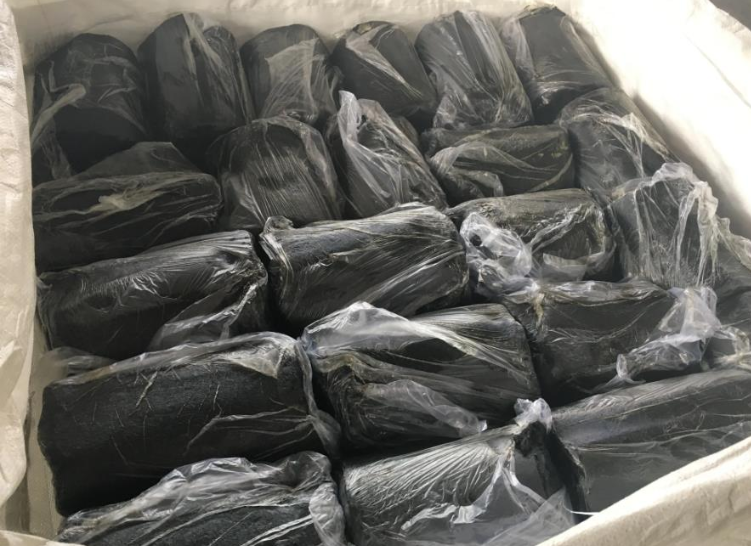 高炉出铁口用耐火材料炮泥